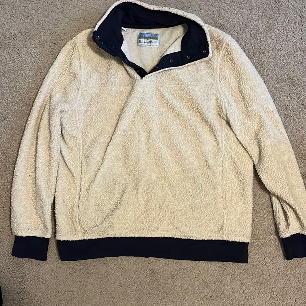 Cozy sweatshirt w pockets!